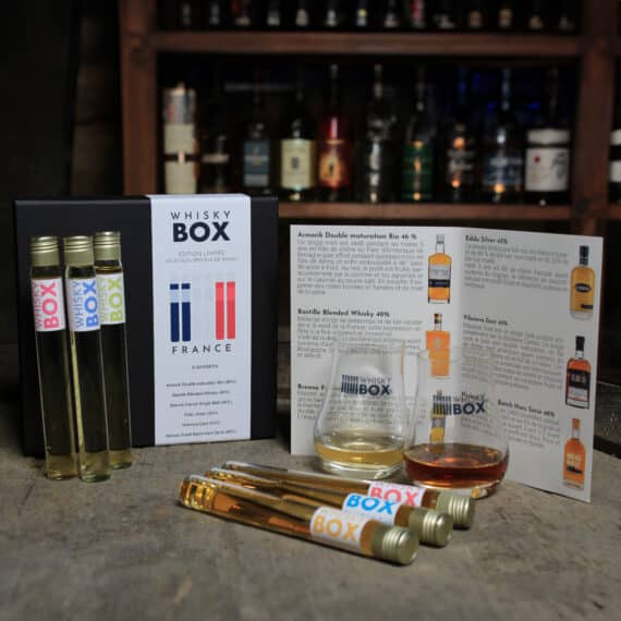 Coffret de dégustation de whisky français avec ses fioles et son livret