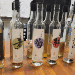 Cinq bouteilles de soju à la distillerie à déguster